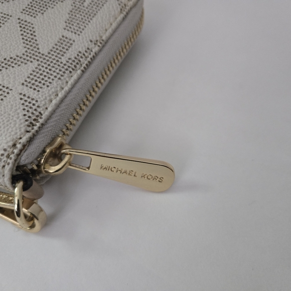 Michael Kors Wallet - Picture 4 of 13